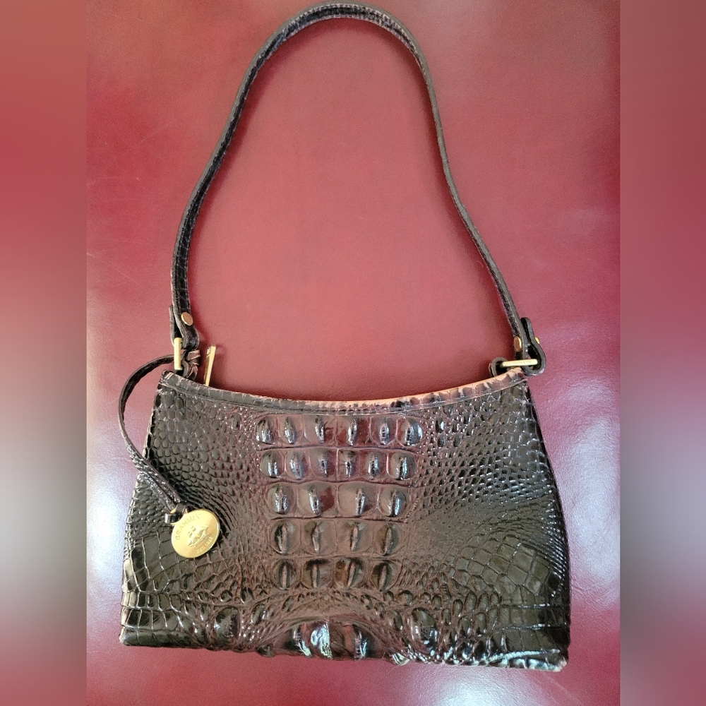 Elegant Brahmin Crocodile-Embossed Brown Shoulder Bag - Picture 2 of 4